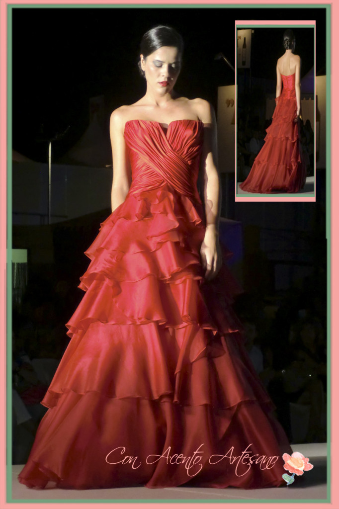 Vestido de noche rojo de pétalos de Petro Valverde en la Pasarela Pura Moda 2014