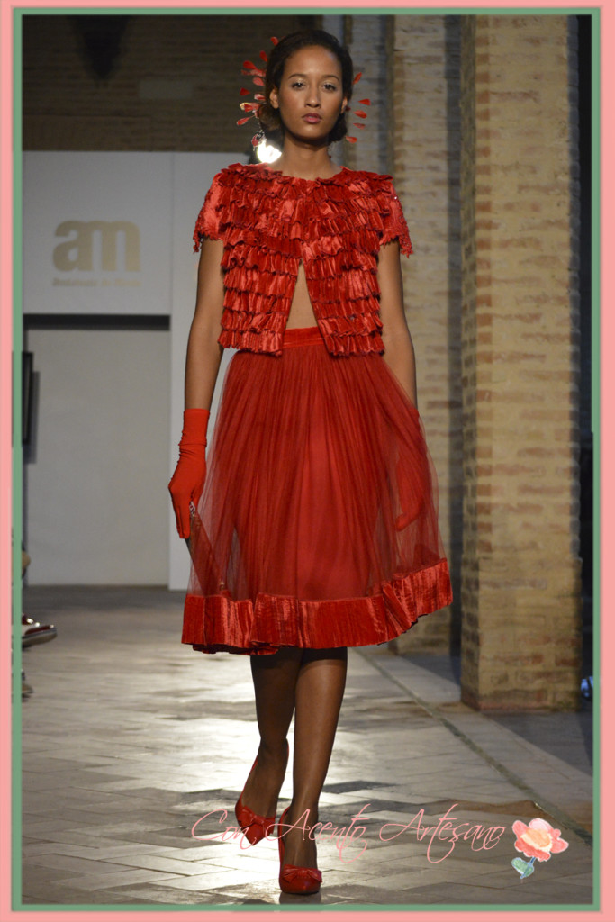 Conjunto de doble falda y chaqueta manga corta en rojo bermellon de Alejandro Postigo en Andalucia de Moda 2015