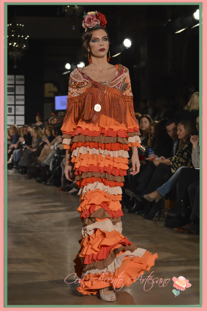 Traje flamenca naranja de talle alto de Pol Nuñez en We Love Flamenco 2016