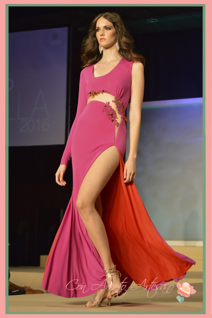 Vestido de noche en buganvilla de Manuel Odriozola en Miss World Sevilla 2016