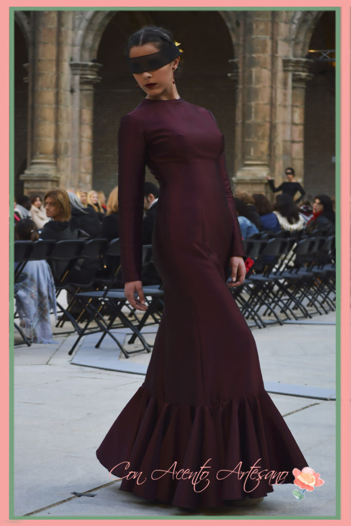 Vestido flamenca en berenjena o granate de Bastien Duhem en Wappíssima 2016