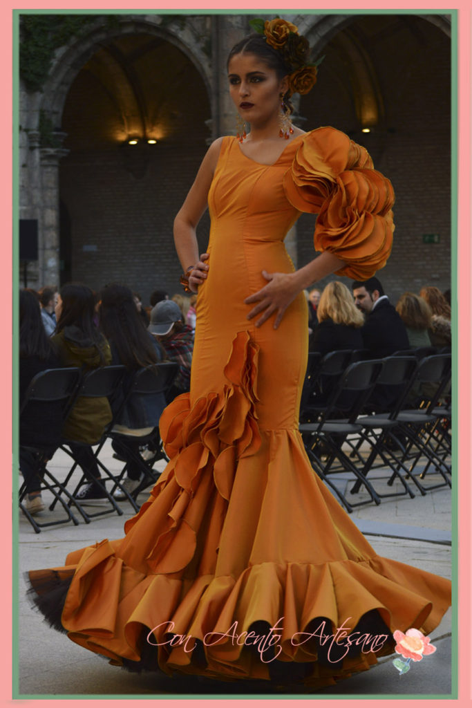 Vestido flamenca en caldera o naranja de Sergy Garrido en Wappíssima 2016