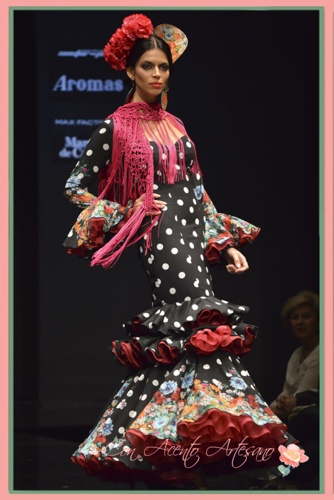 Lunares y flores para un traje de flamenca de Carmen Latorre