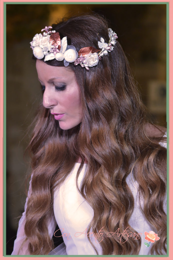 Diademas de flores de Opalo Negro para novias de Angeles Verano