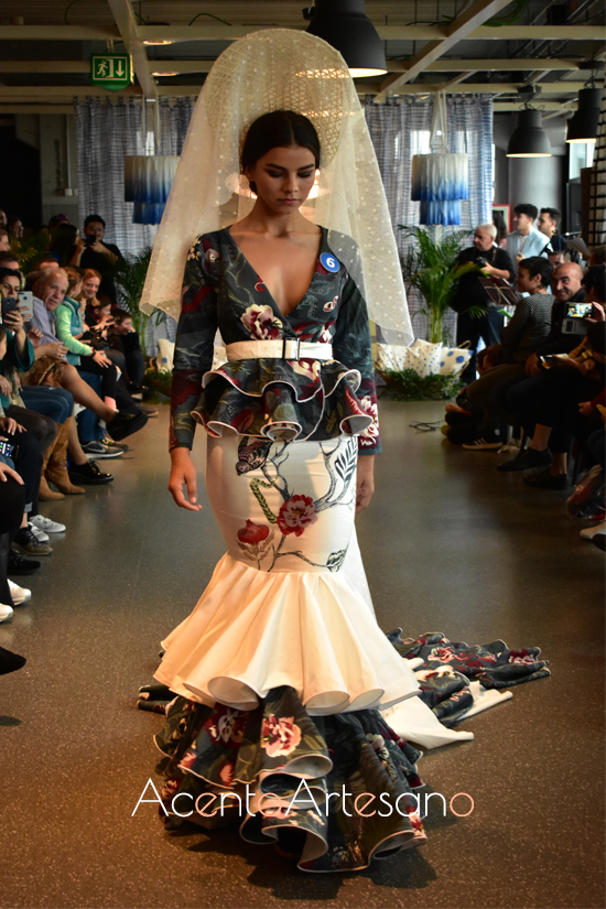 Traje de flamenca de Tom Marrquéz en Certamen Moda Flamenca IKIEA Sevilla