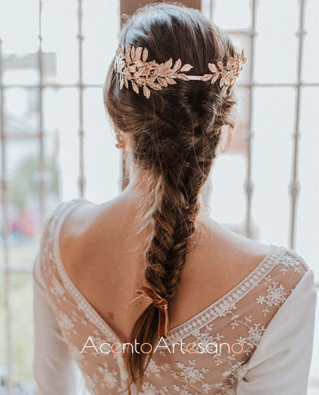 La trenza de sirena para novias y los peinados desmontables de Víctor del  Valle - Acento Artesano | Trajes de flamenca, Moda, Vestidos de Novia,  Vestidos de Invitadas y Belleza