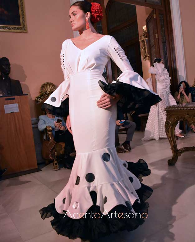 Moda Flamenca Online - Falda Flamenca Lunares 2023