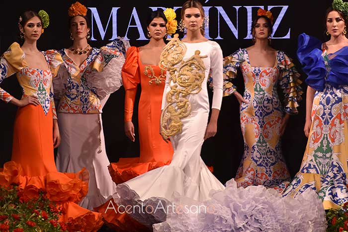 Complementos para traje de flamenca estampado - Acento Artesano  Trajes de  flamenca, Moda, Vestidos de Novia, Vestidos de Invitadas y Belleza