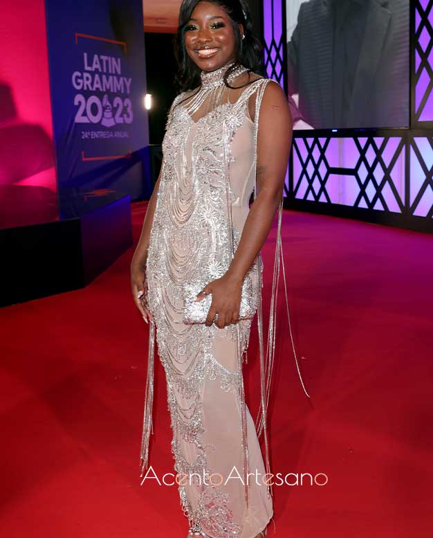 Alfombra roja de los Grammy: metalizados, Barbiecore y blanco