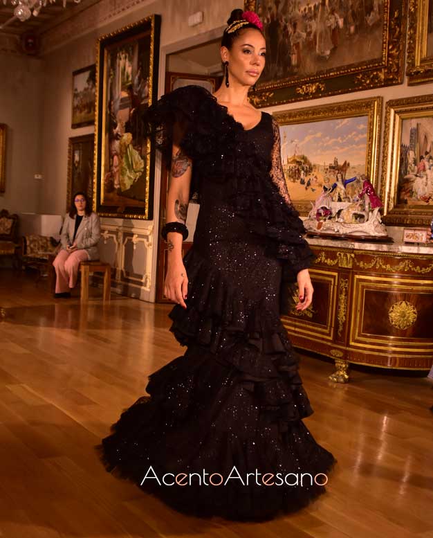 Vestido con Flecos Modelo Romántico, Trajes de flamenca 2024. Moda