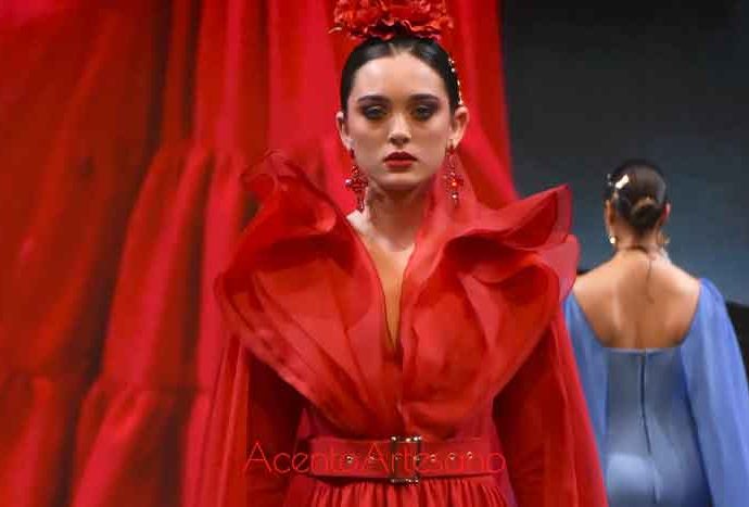 Libélulas y mangas perdidas para trajes de flamenca de Carmuchi